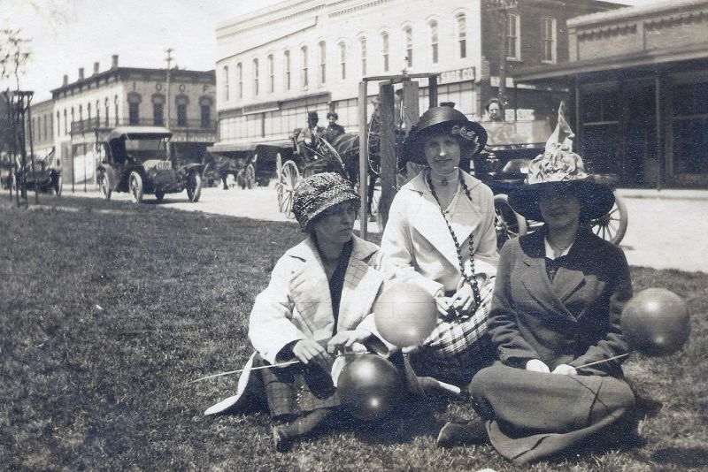 Women with IOOF Hall, Greenville Square